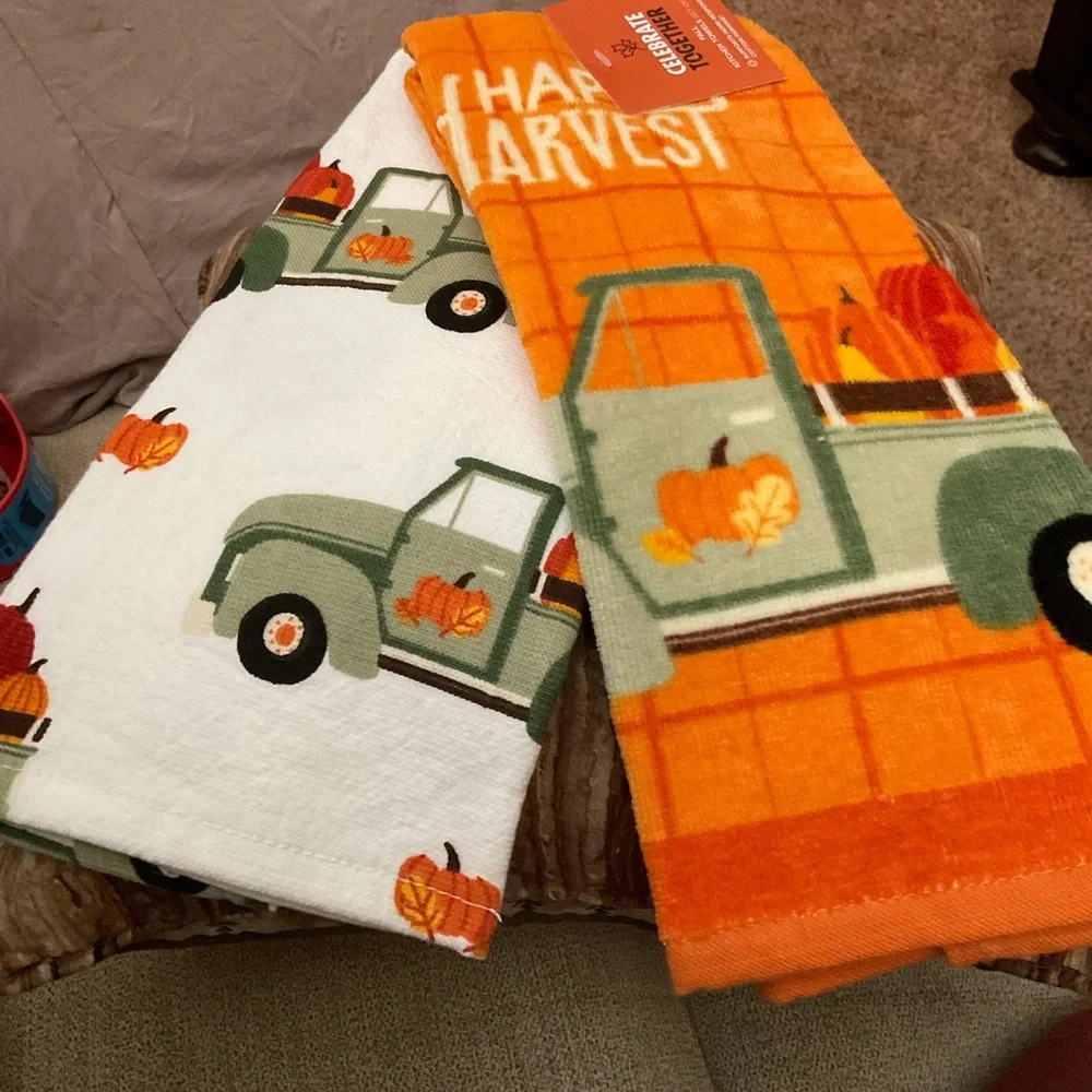 Fall Antique Pickup Autumn Leaves, Pumpkin, Kitchen Towels, Adorable Set of 2